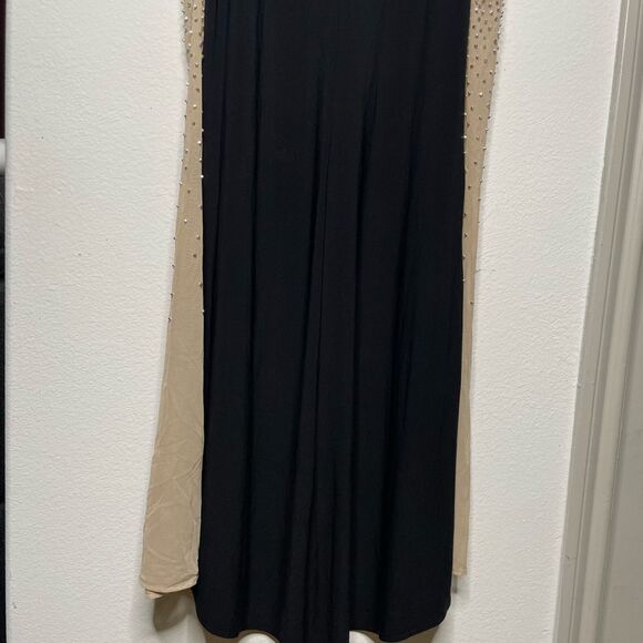 Elegant Black and Gold Evening Gown - Picture 9 of 9